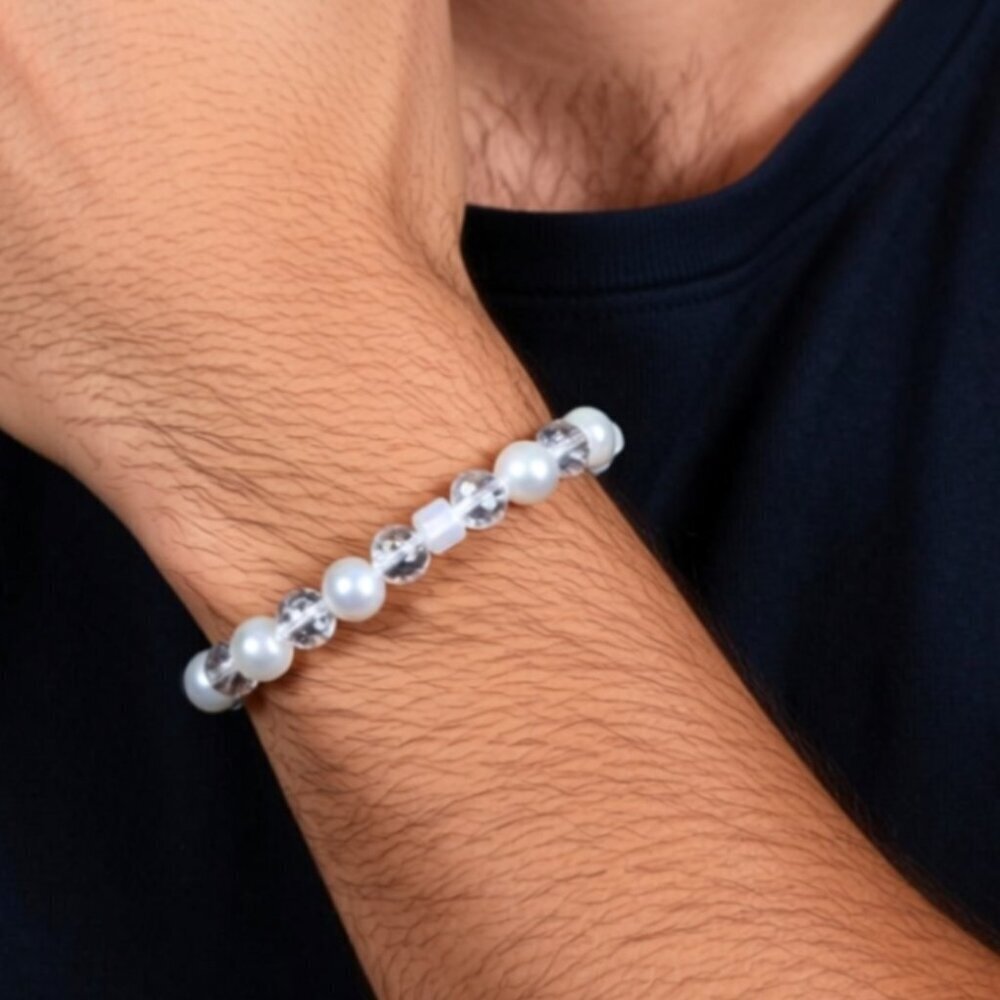 Opaque, crackled white and solid white beaded stretch bracelet. NWT (MJW027)